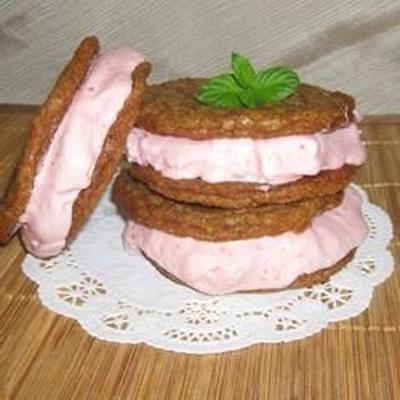 bevroren aardbeien cheesecake sandwich cookies