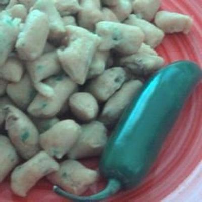 pittige aardappelnoedels (bataka sev)