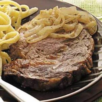 rib-eye steaks met uien