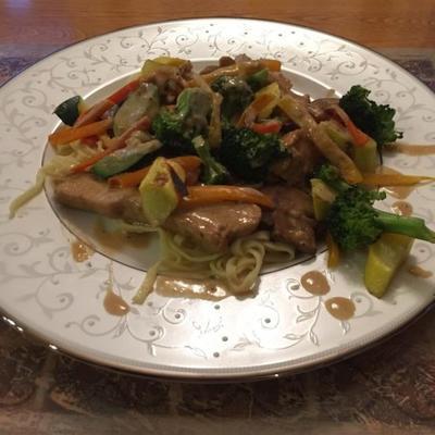 linguine met kip en groenten in een roomsaus