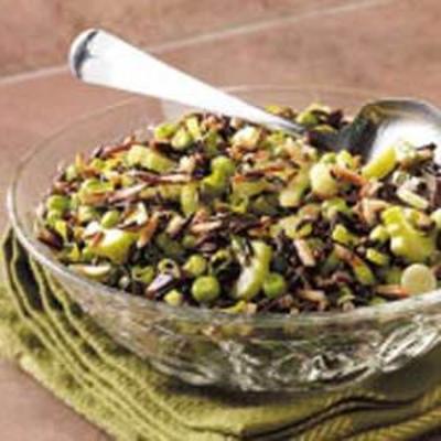 nootachtige wilde rijstsalade