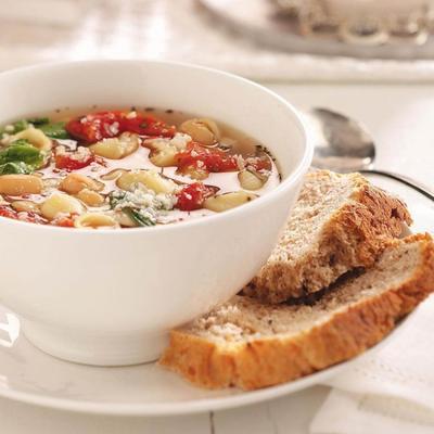 spinazie en schelpen soep