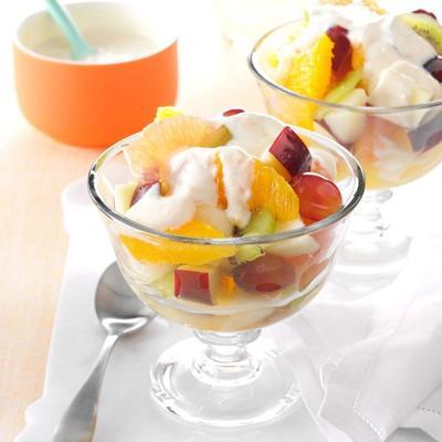 fruitsalade met citrusyoghurtsaus