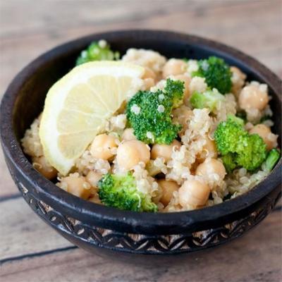 garlicky quinoa en garbanzo bean salade