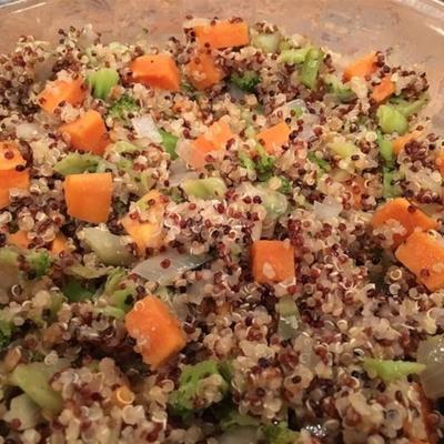quinoa met zoete aardappelen en broccoli