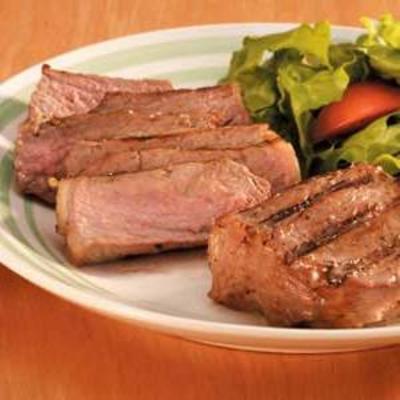 gemarineerde New York strip steak met salsa aardappelen