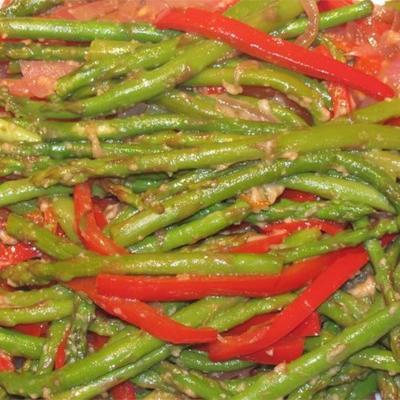 asperges en rode peper met balsamico azijn