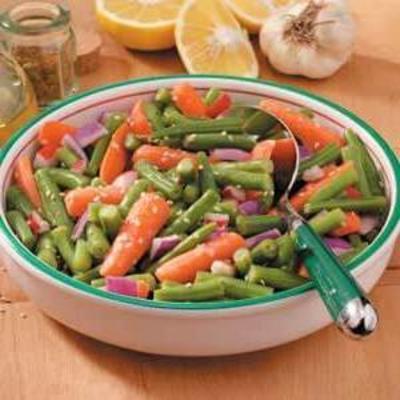 groene bonen en wortelsalade