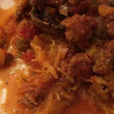 winter rode saus over spaghetti squash