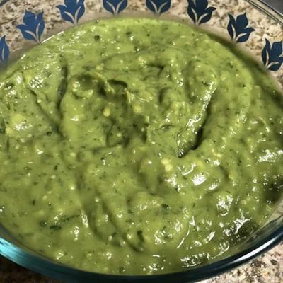 gemiddelde groene guacamole salsa
