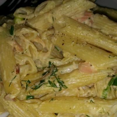 pasta met romige gerookte zalm en dille