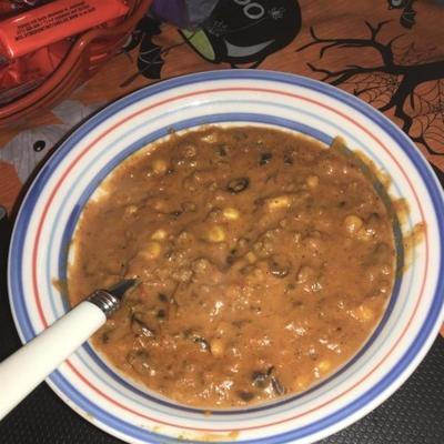 kaasachtige zwarte boon en maïs chili