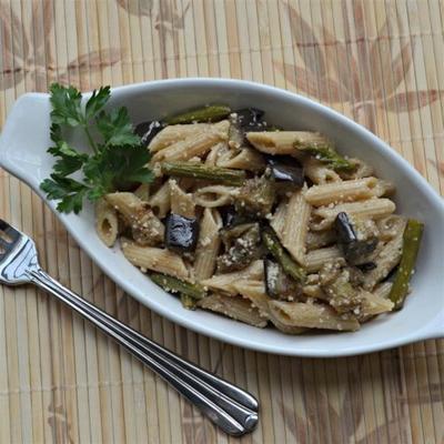 gebrande aubergine en asperges pastasalade