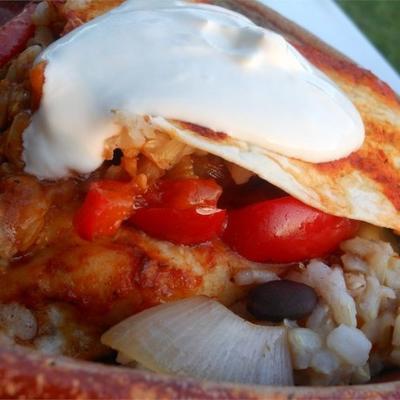 gestapelde fajita plantaardige enchilada braadpan