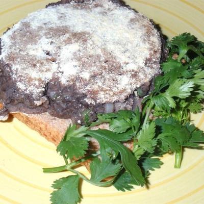 maïsmeel-Crusted zwarte bonen hamburger