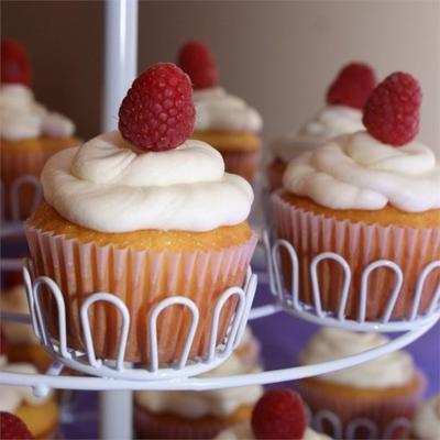 frambozen witte chocolade buttercream cupcakes