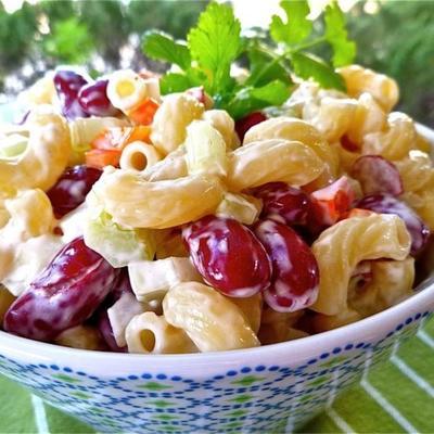 elleboog macaroni en bonen salade