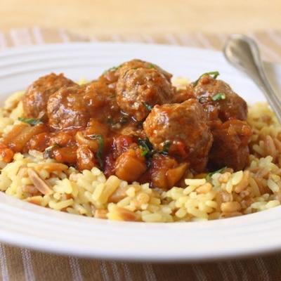 lamsgehaktballetjes in een pittige tomatensaus van aubergine