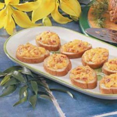 Cheddar bacon toasts