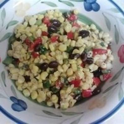 pittige salade van maïs en zwarte bonen