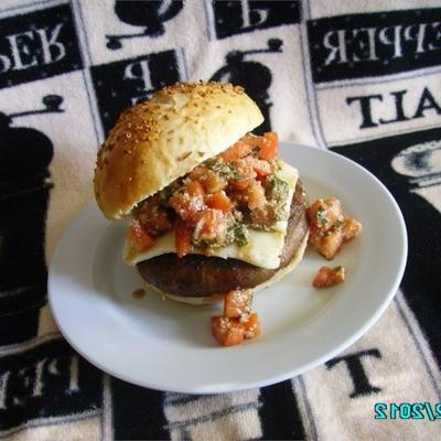 portobello champignonhamburger met bruschetta-topping