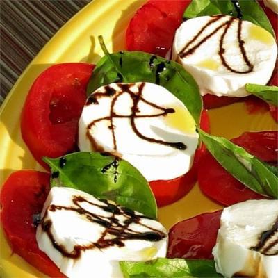 caprese salade met balsamico-reductie