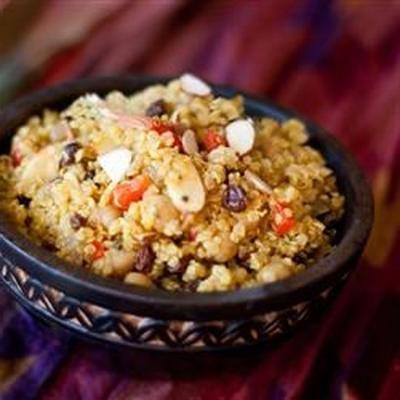 pantry curried quinoa met garbanzo bonen en geroosterde paprika's