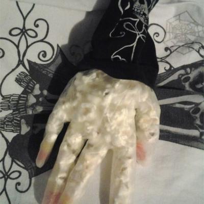 Halloween popcorn handen