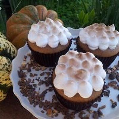 zoete aardappel cupcakes met geroosterde marshmallow glazuur