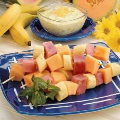 fruit met yoghurtsaus