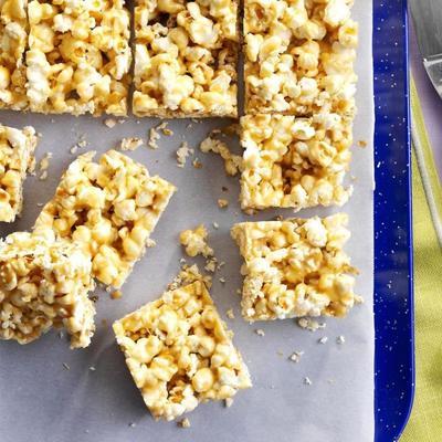 pindakaas popcorn bars