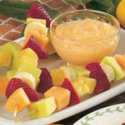 fruit kabobs met citrus dip