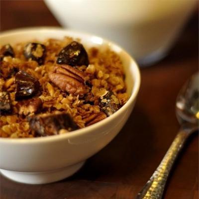 mal's maple date pecannogranola in het slowcooker