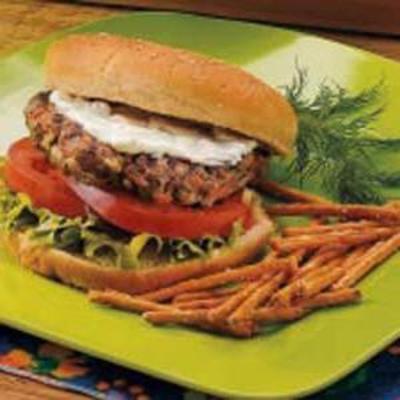 gegrilde burgers met mierikswortelsaus