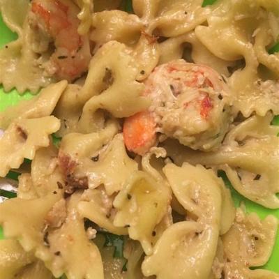 romige tomaat-basilicum pasta met garnalen