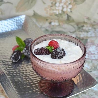 kalter milchreis mit brombeeren (koude rijstpudding met braambessen)