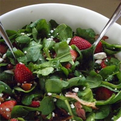 aardbeien spinazie salade met feta en spek