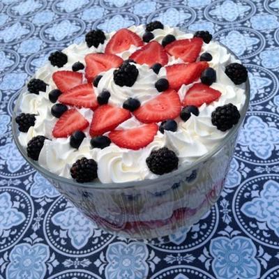 Berry cheesecake trifle