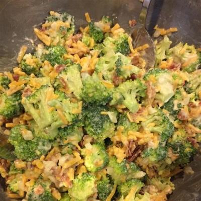 kleurrijke broccolisalade