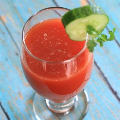 zelfgemaakte tomatensap cocktail