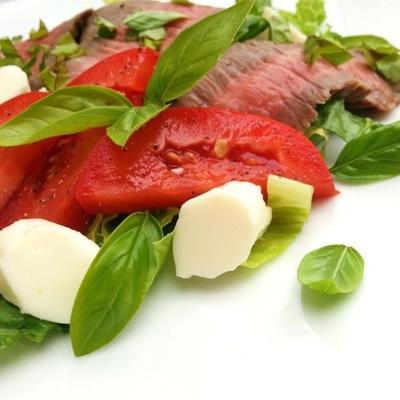 caprese salade met gegrilde zijsteak