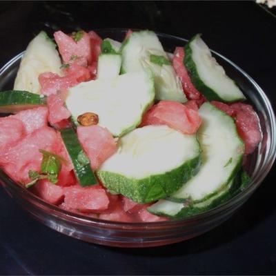 watermeloen-komkommer salade met sushi azijn en limoen