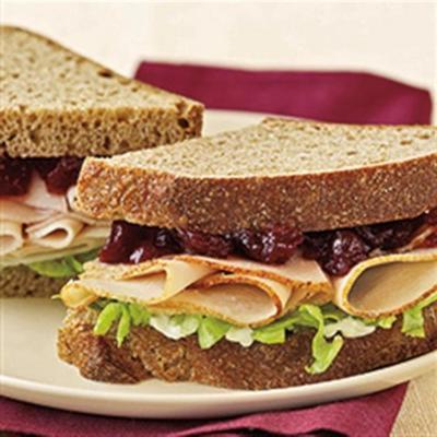 cranberry thanksgiving kalkoen sandwich