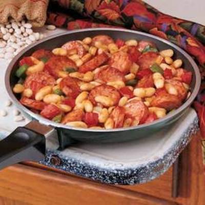 kielbasa en bruine bonen