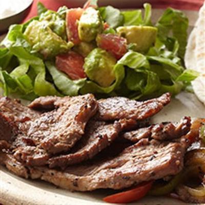 bizons fajitas met guacamole salade