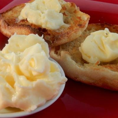 hoe zelfgemaakte boter te maken