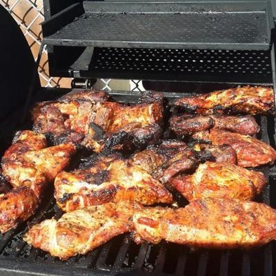 gegrilde ribben in landelijke stijl