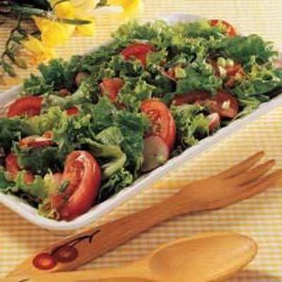 salade met warme Italiaanse dressing