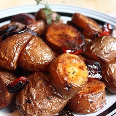 hoe je geroosterde rode aardappelen maakt