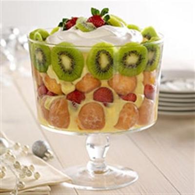 strawberry-kiwi holiday trifle